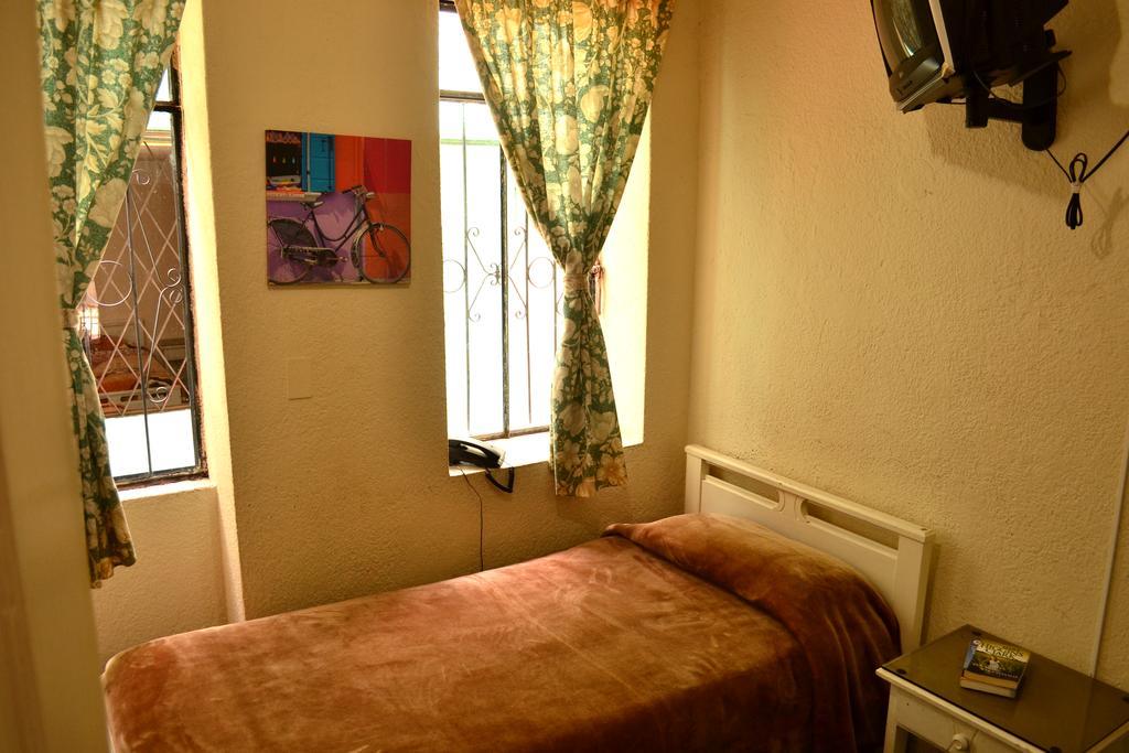 Hostal Loro Verde Кито Екстериор снимка